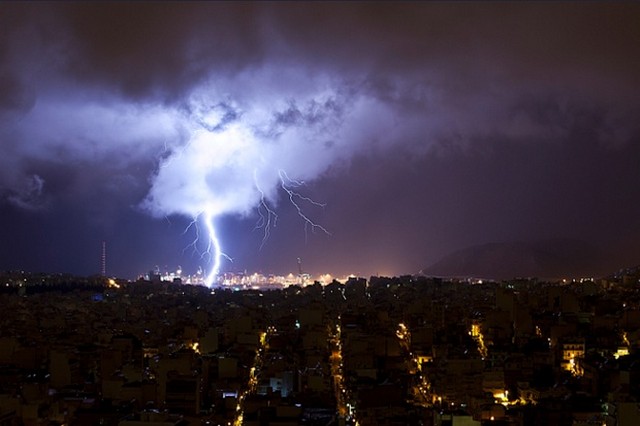 رعد و برق در آتن