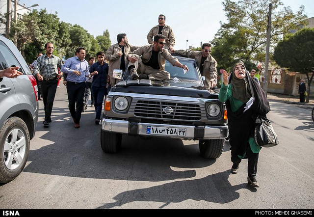 جمع آوری نامه های مردمی به روحانی (عکس)