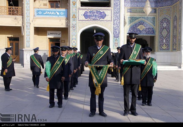 شست و شوی گنبد حرم شاهچراغ (عکس)