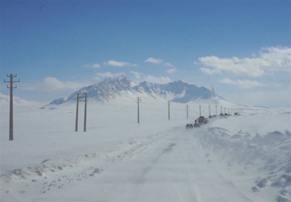 محاصره ۱۰۸ روستای الیگودرز لرستان در برف/ اعزام بالگرد ارتش برای توزیع اقلام غذایی به ۷۰ روستا