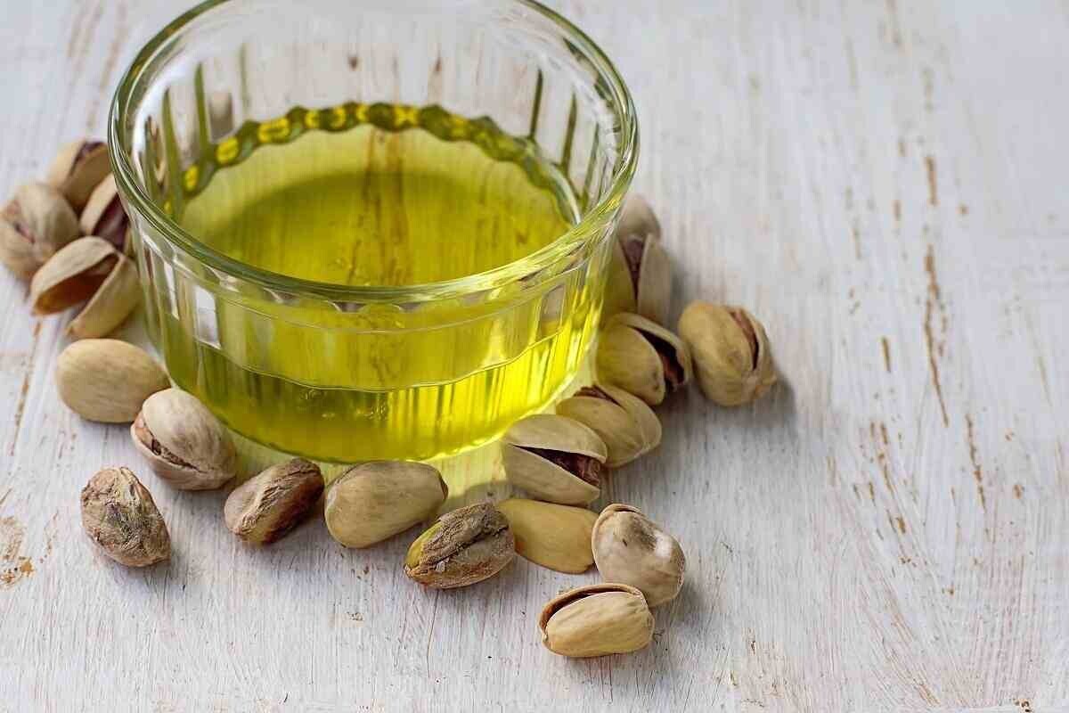 فواید جالب روغن پسته برای بدن