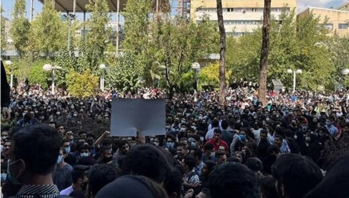 ایرنا: ۴ دانشجوی دانشگاه شریف تا ساعاتی دیگر آزاد می شوند / آزادی ۹ دانشجوی دانشگاه علامه طباطبایی