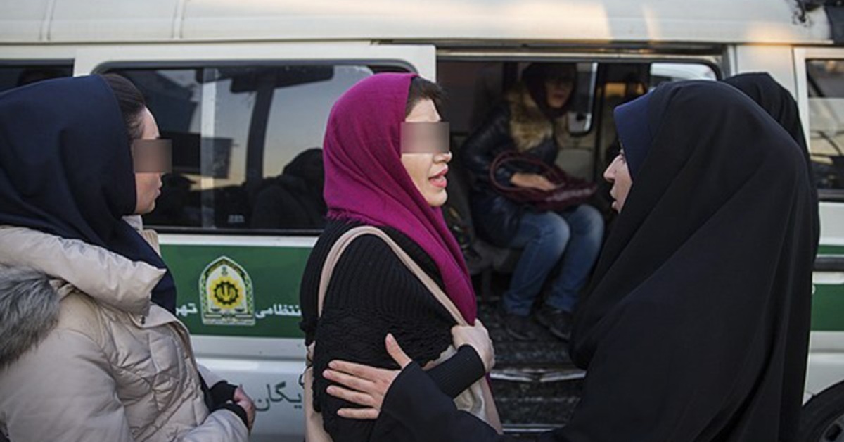 استاد حوزه علمیه قم: بخشی از روحانیون گشت ارشاد را قبول ندارند و می‌گویند این روش دیندار کردن جامعه نیست/ حکومت، نگاه امنیتی به انتقادها نداشته باشد