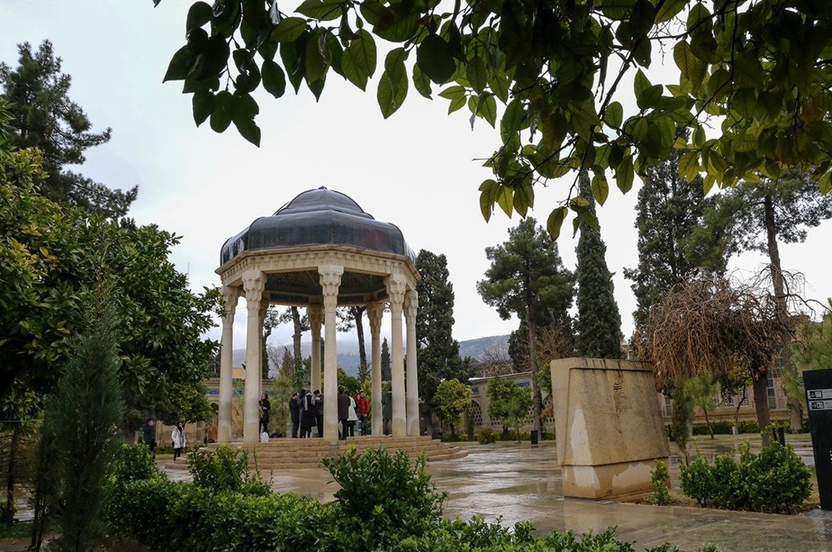 امروز با حافظ : که من نسیم حیات از پیاله می‌جویم