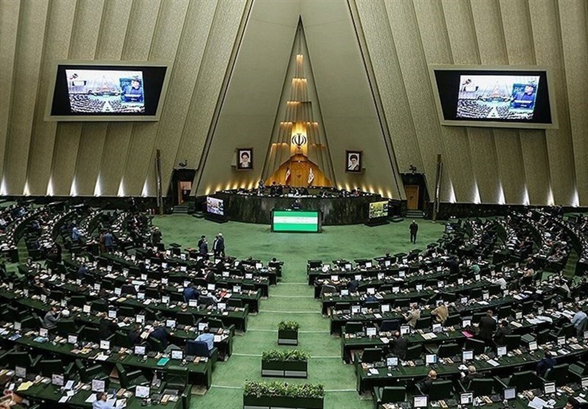 بیگی نماینده مجلس:‌ 70 خودروی شاسی بلند برای نمایندگان  چه ارتباطی با استیضاح وزیر صمت دارد؟