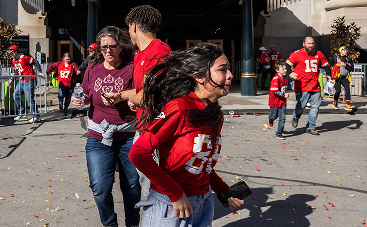 people fleeing after shots were fired near the Kansas City Chiefs’ Super Bowl LVIII victory parade in Kansas City. Photo taken by Andrew Caballero-Reynolds / AFP